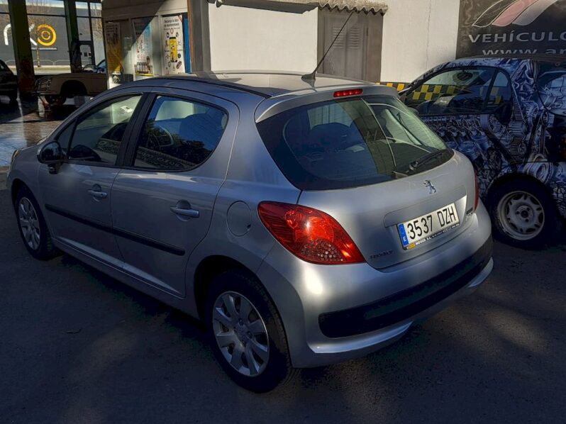 PEUGEOT 207 1.4I full