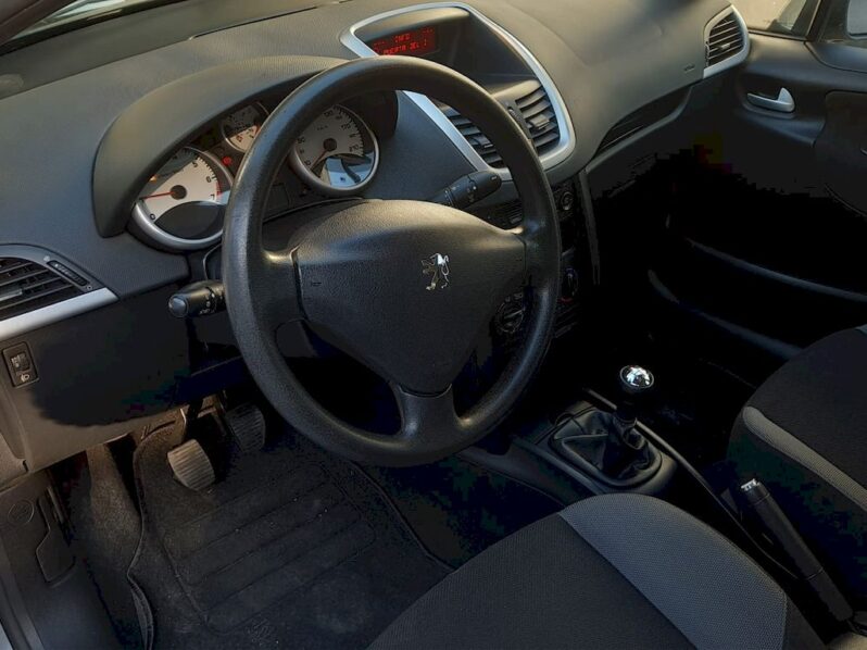 PEUGEOT 207 1.4I full