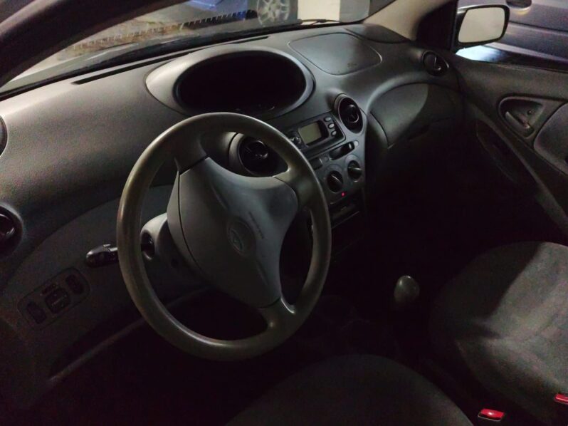 TOYOTA YARIS 1.0i 70CV lleno