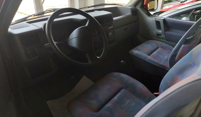 VOLKSWAGEN TRANSPORTER CARAVELLE 2.4D lleno