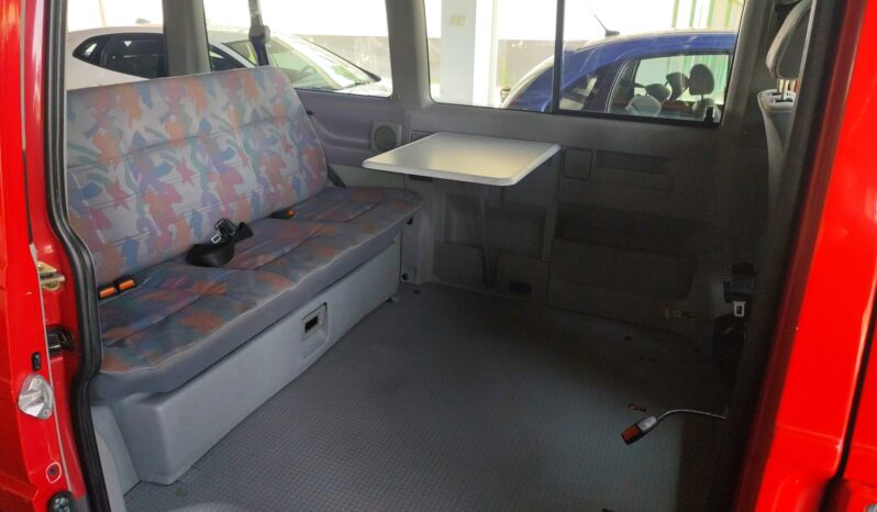 VOLKSWAGEN TRANSPORTER CARAVELLE 2.4D lleno